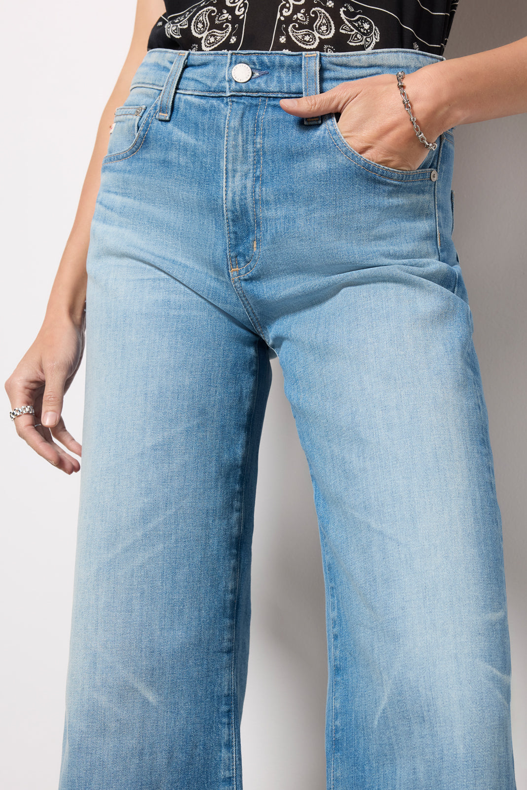 Saige Wide Leg Jean 31`