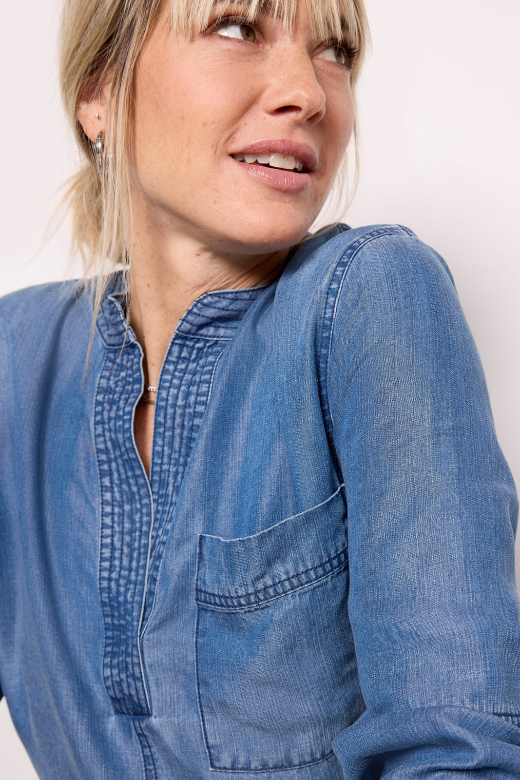 Laci Chambray Popover