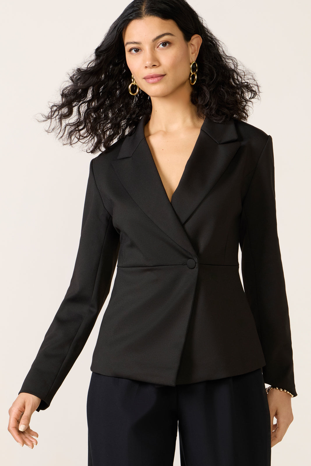 Chrissy Ponte Blazer